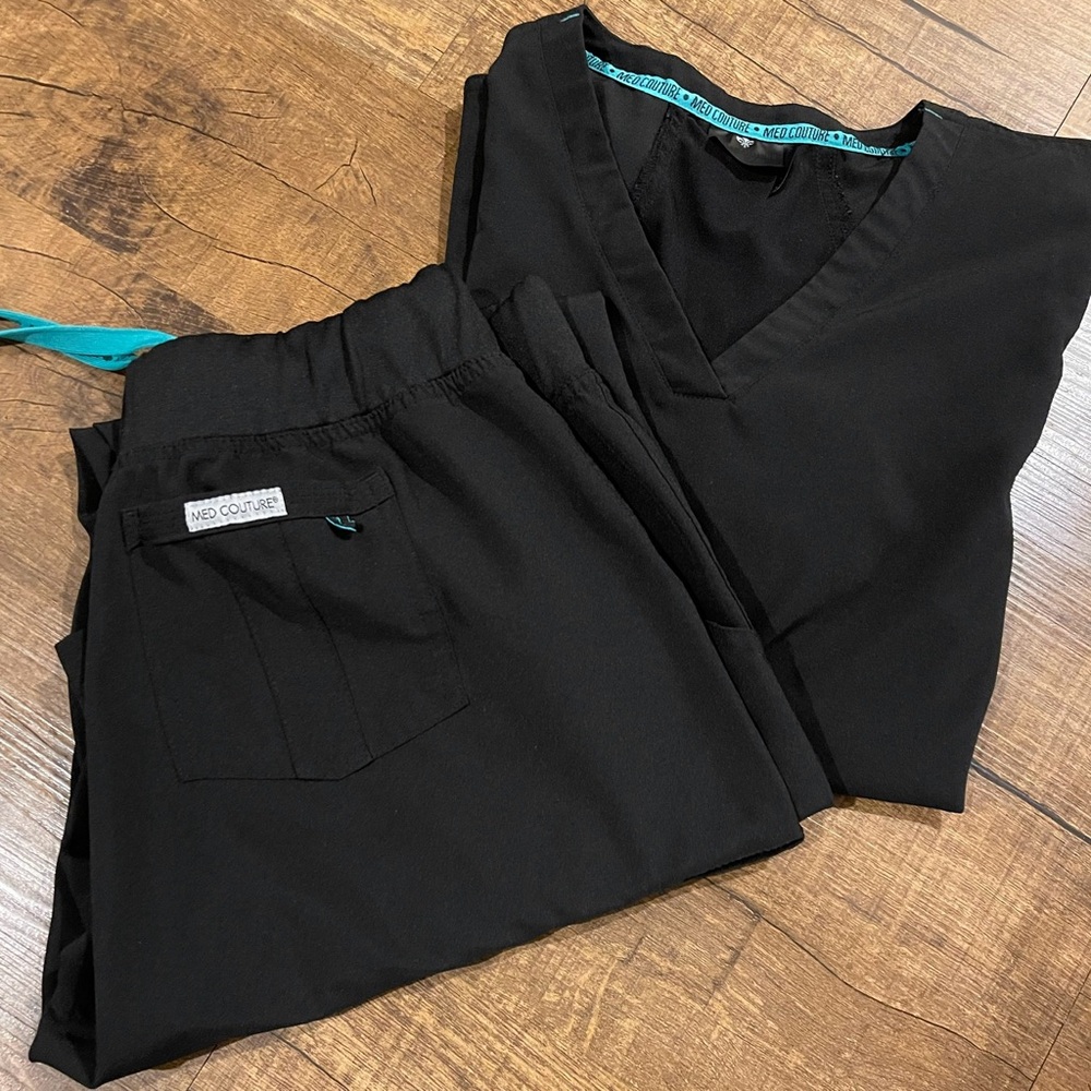 Med Couture medium scrub set